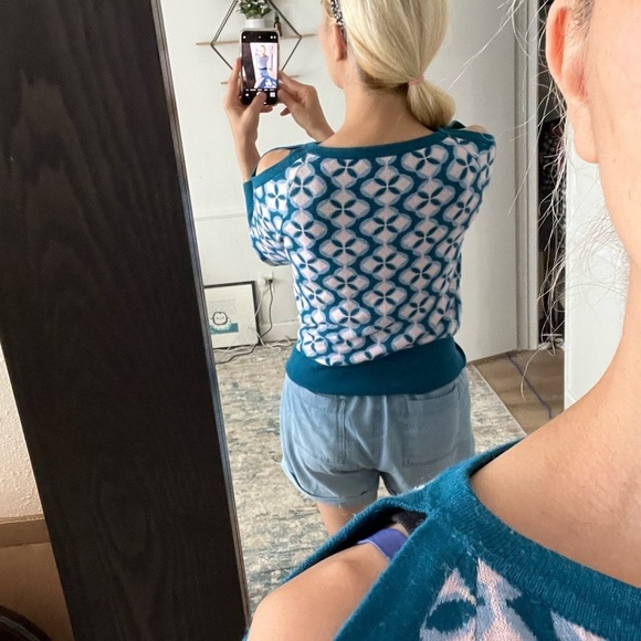 🌸🌻Blue and Pink Peekaboo Cold Shoulder Knit top🌟🌟 - Picture 9 of 10